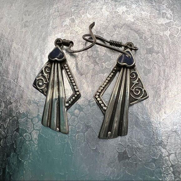 Silver heart dangle drop earrings - Picture 4 of 5
